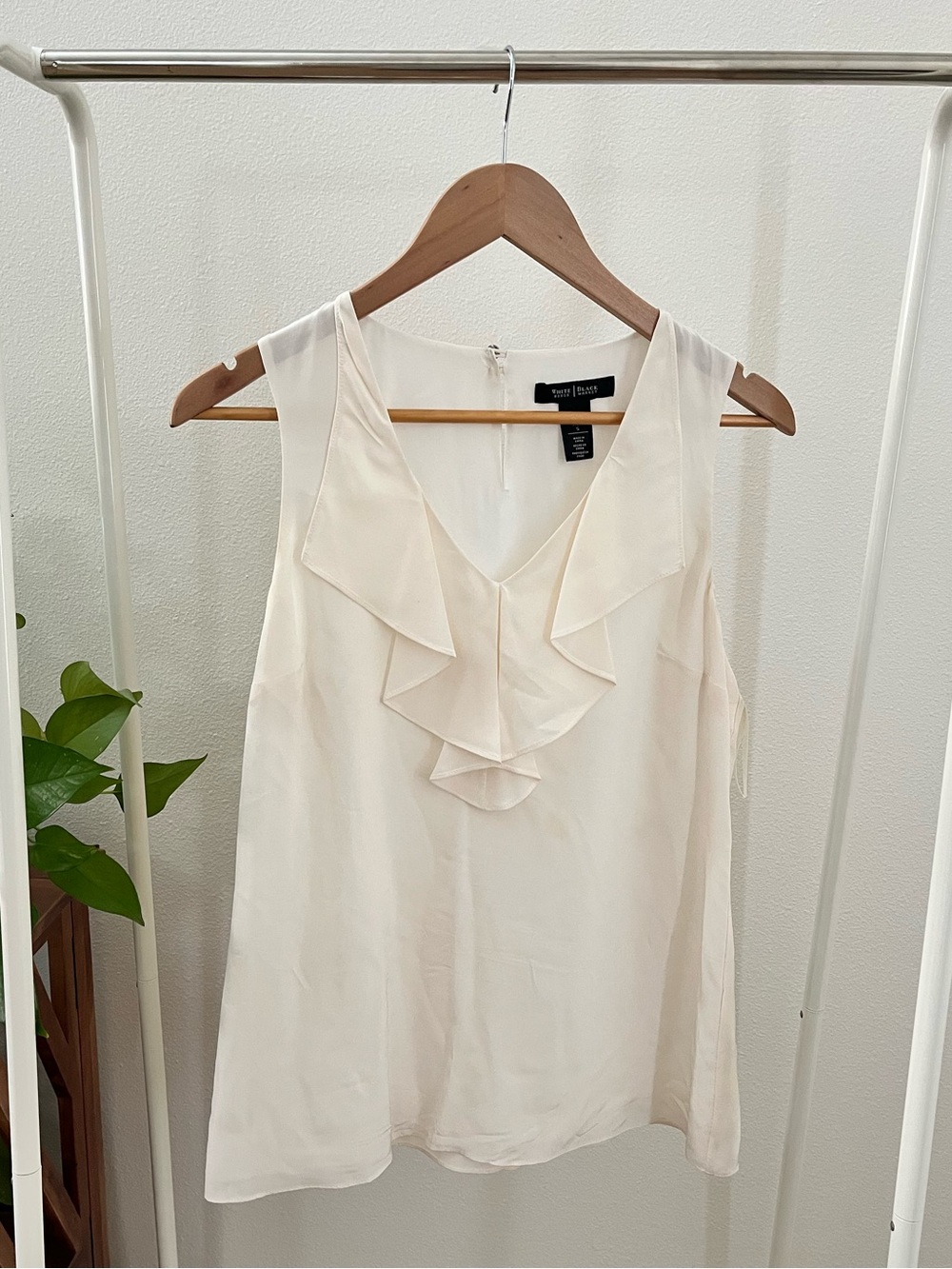 White House Black Market Silk Cream Ruffle V-Neck Sleeveless Blouse